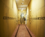 Арт-группа ZUKCLUB. Граффити-композиция в коридоре (раздел “Искусство и ремесло»). 2011 © Станислав Мочульский