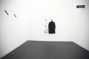 Мэттью Брэннон. Орудия убийства. Стенд Casey Kaplan Gallery. Фото: Наталья Уразметова