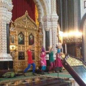 Pussy Riot выступили в храме Христа Спасителя